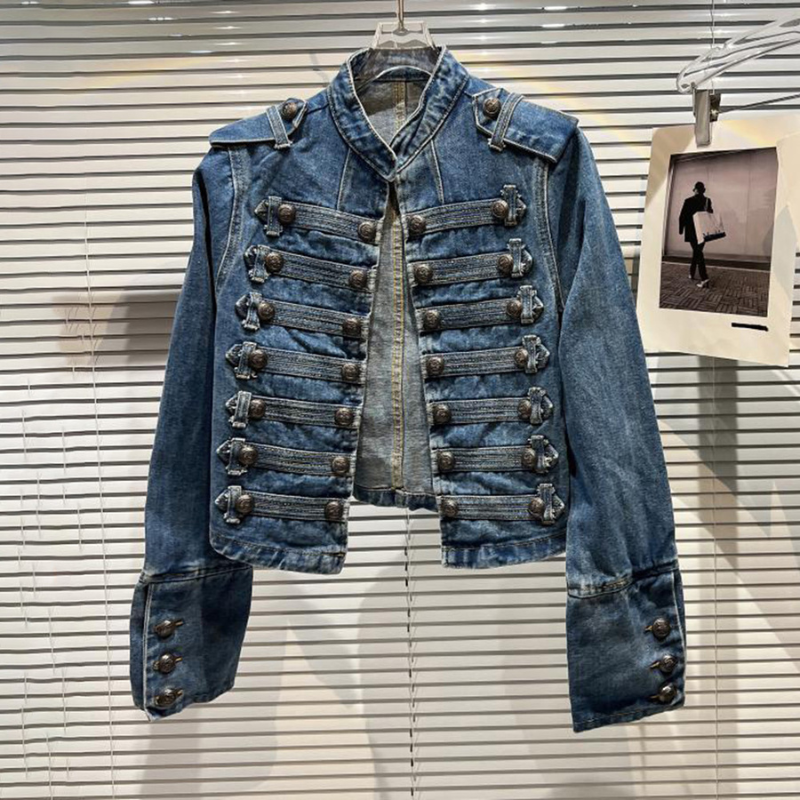 Damenjeansjacke mit Knöpfen und Stehkragen