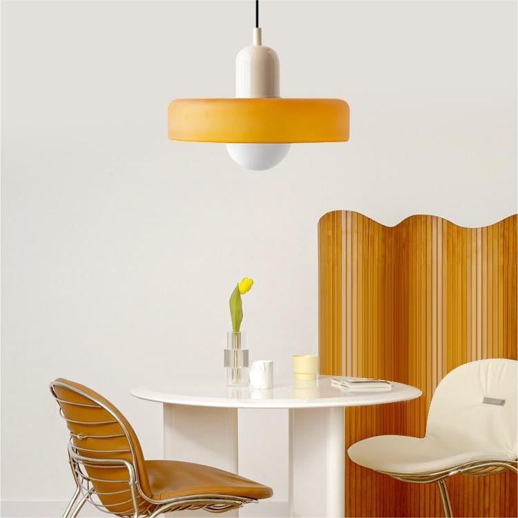 Bauhaus Hängeleuchte aus Buntglas für modernes Interieur