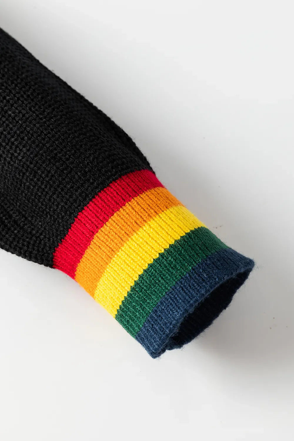 Fröhlicher & Heller Regenbogenrand Weihnachts-Pullover