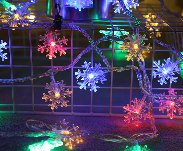 LED Weihnachtsbeleuchtung mit Schneeflocken – Warmweiß oder Buntes Licht für Innen & Außen