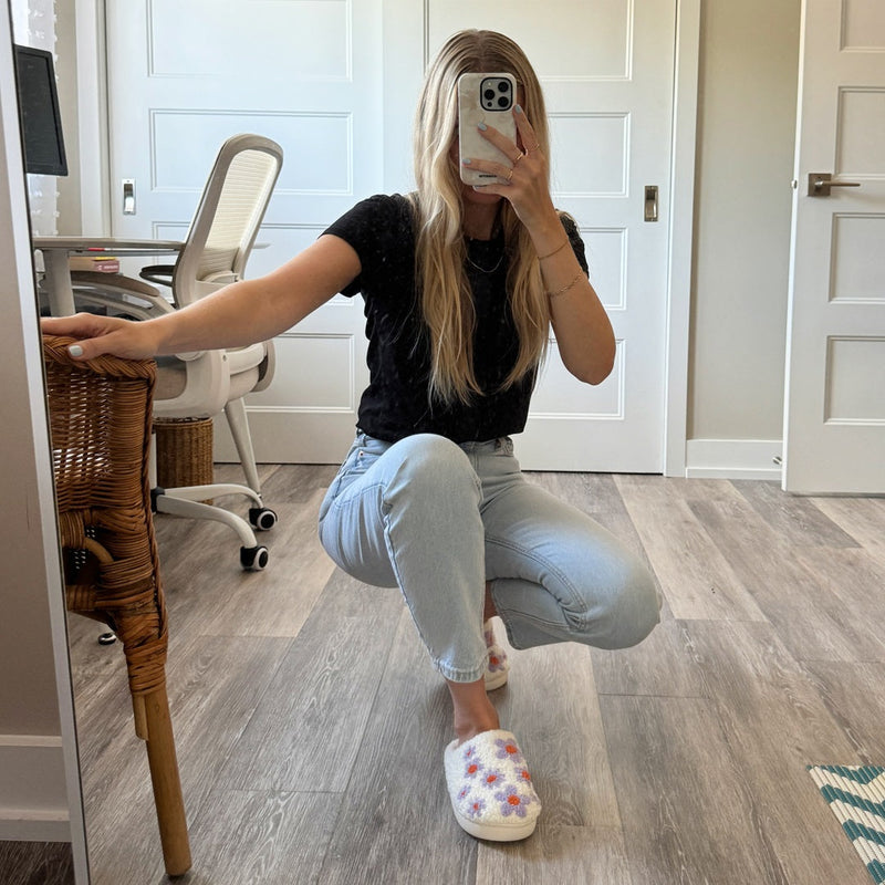 BloomStep Hausschuhe – Bequeme Slipper mit Blumenmuster & rutschfester Sohle