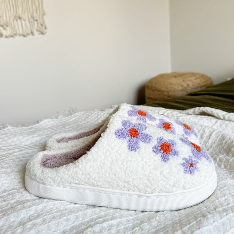 BloomStep Hausschuhe – Bequeme Slipper mit Blumenmuster & rutschfester Sohle