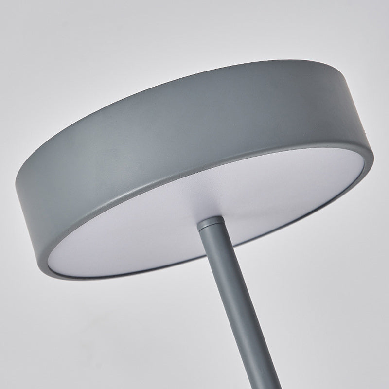Zeitgenössische Skandinavische Runde Eisen LED Stehlampe Für Schlafzimmer