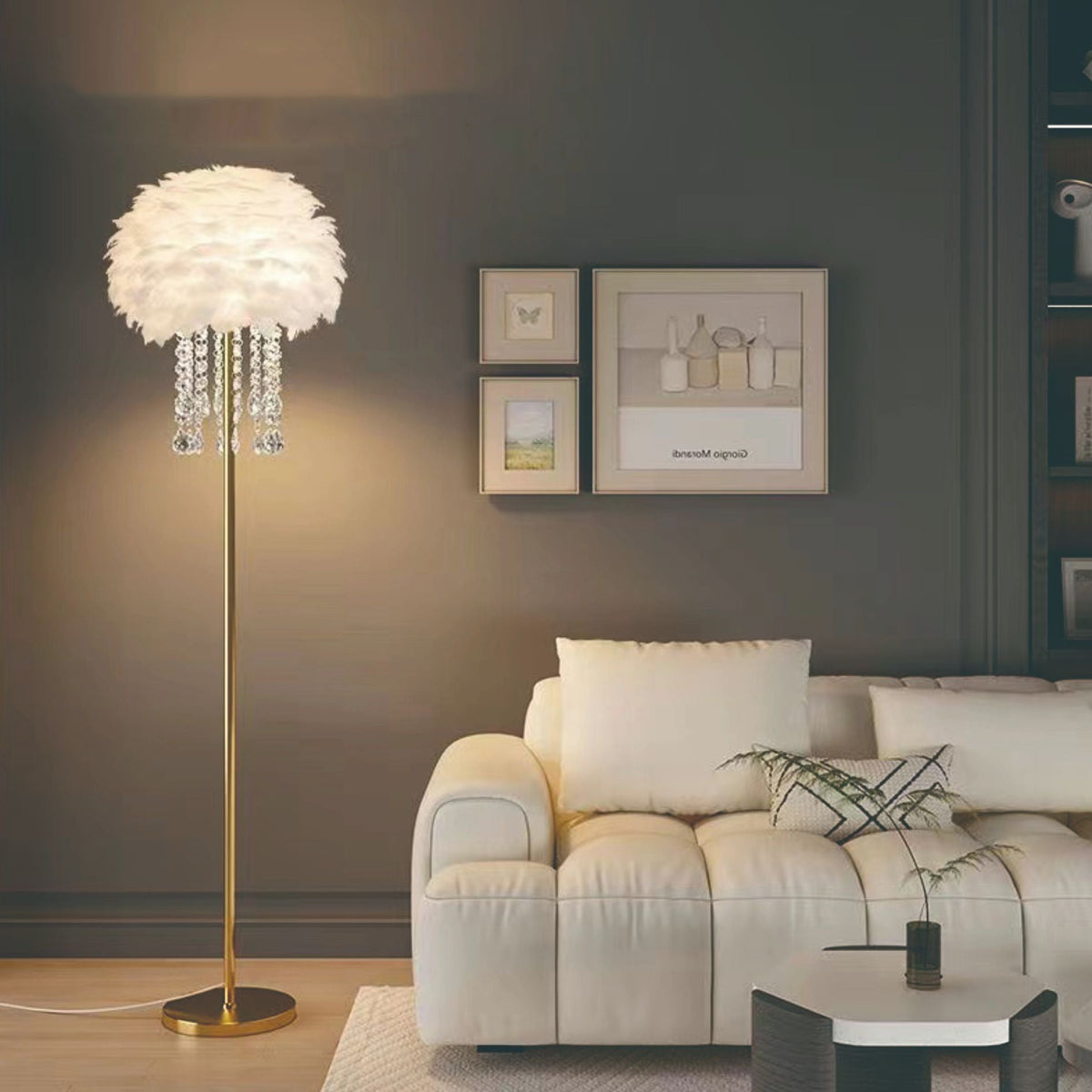 Nordische Stehlampe mit Federn und Kristalllampenschirm – Elegante Designbeleuchtung