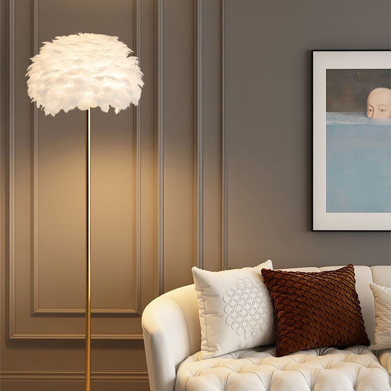 Nordische Stehlampe mit Federn und Kristalllampenschirm – Elegante Designbeleuchtung
