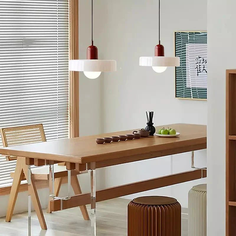 Bauhaus Hängeleuchte aus Buntglas für modernes Interieur