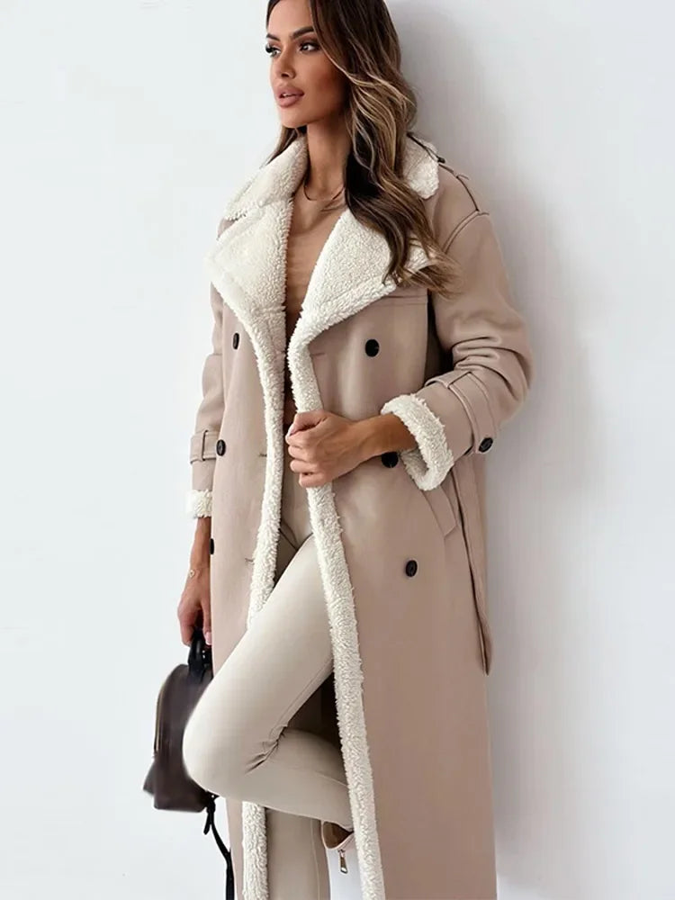 Langer Wintermantel mit vielseitigem Design