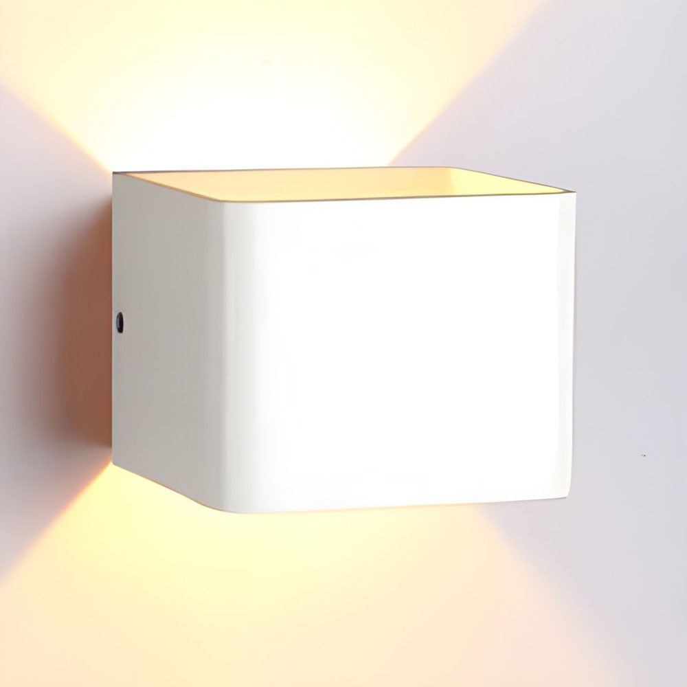 Cubbon Wandlampe – LED – Weiß – Kompakt – Modernes Design