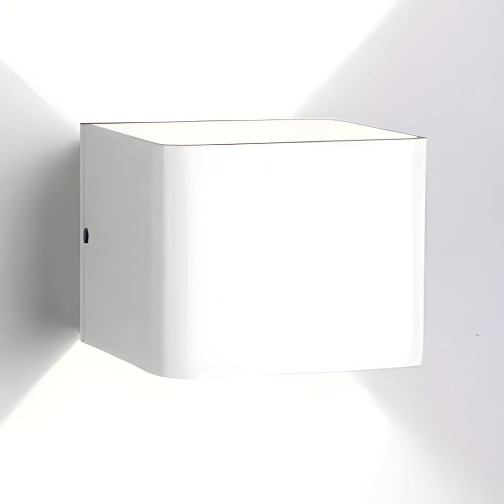 Cubbon Wandlampe – LED – Weiß – Kompakt – Modernes Design