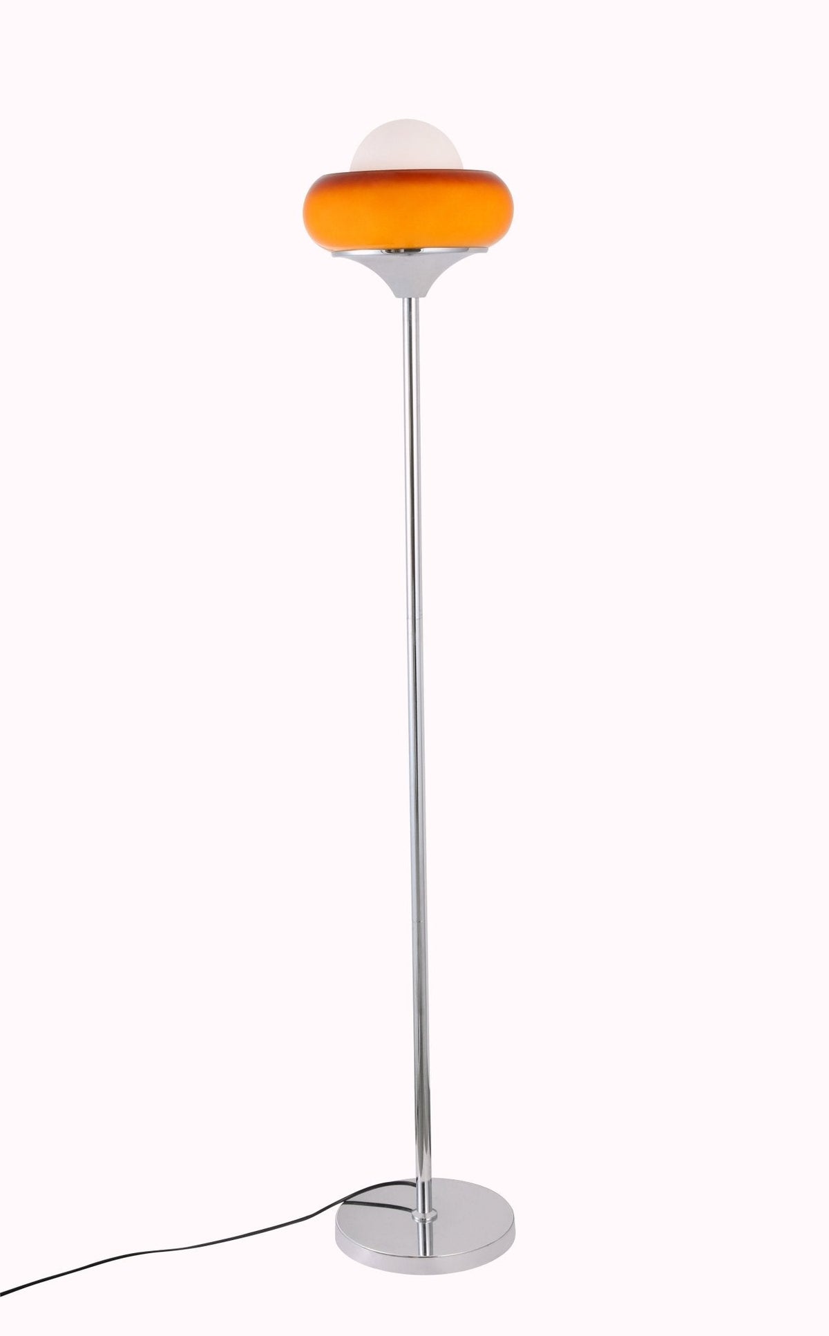 Elke Egg Tart Stehlampe – Verspielte Designlampe mit einzigartiger Formgebung