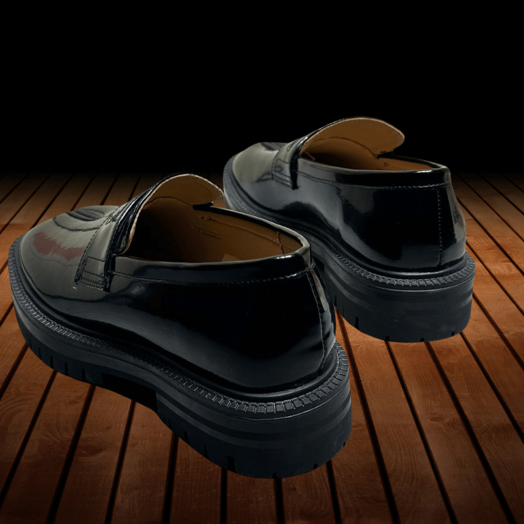 Elegante Herren Schuhe mit geschnittenen Zehen und dicker Sohle