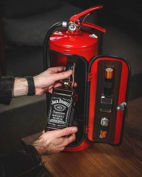 Versteckte FeuerBar – Versteckte Mini-Bar im Feuerlöscher-Design für stilvolle Getränkeaufbewahrung