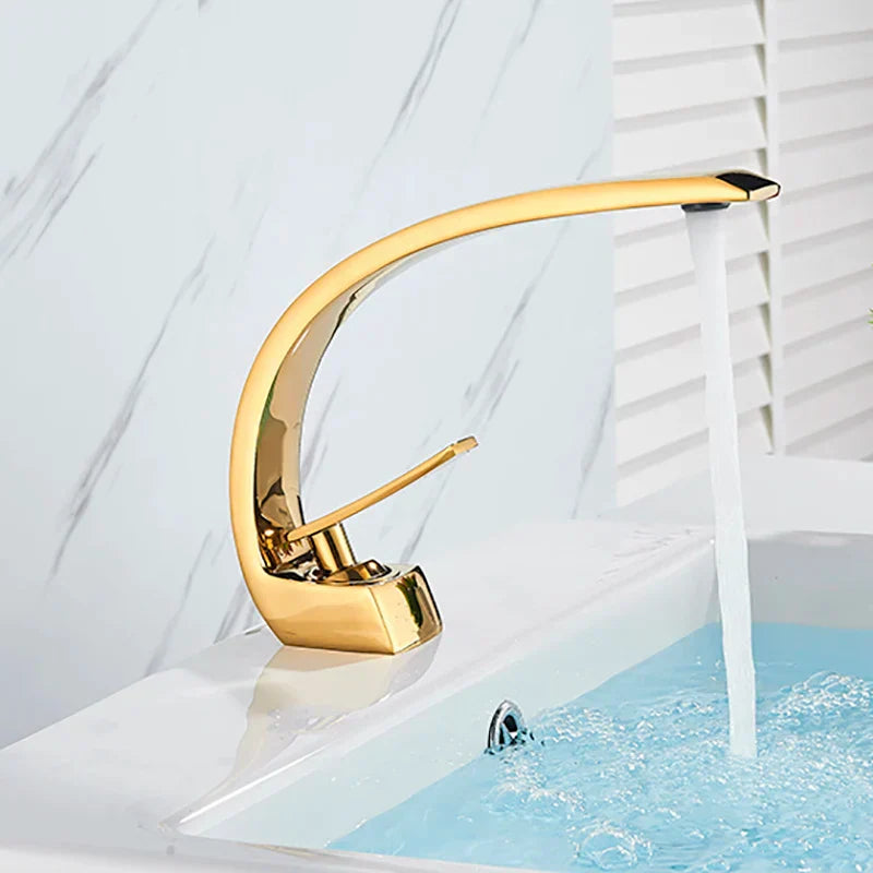 Luxuriater Wasserhahn Elegantes Design für Dein Badezimmer