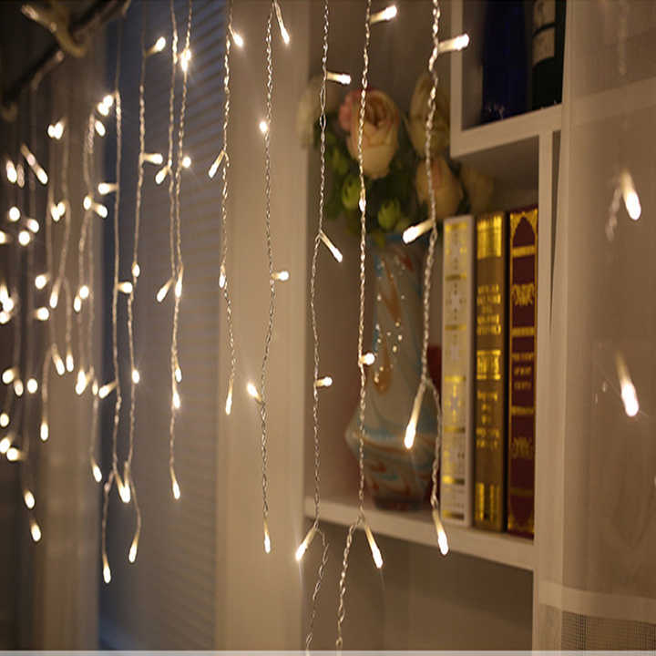 LED Weihnachtsbeleuchtung mit Eiszapfen und Sternenhimmel – Lichtvorhang für Außen