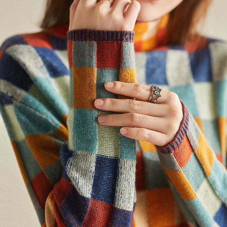 CashLoom Kaschmirpullover – Patchwork Damenpullover mit Rollkragen und nachhaltigem Design