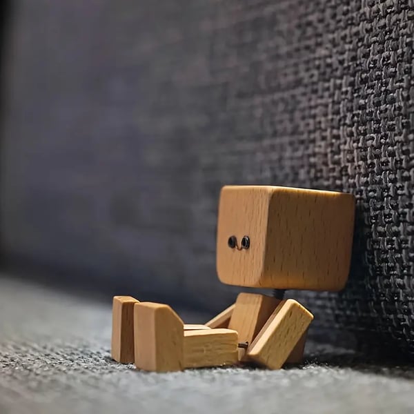Holz-Dekorationsfigur mit Beweglicher Wippfunktion und Wechselbaren Gesichtern