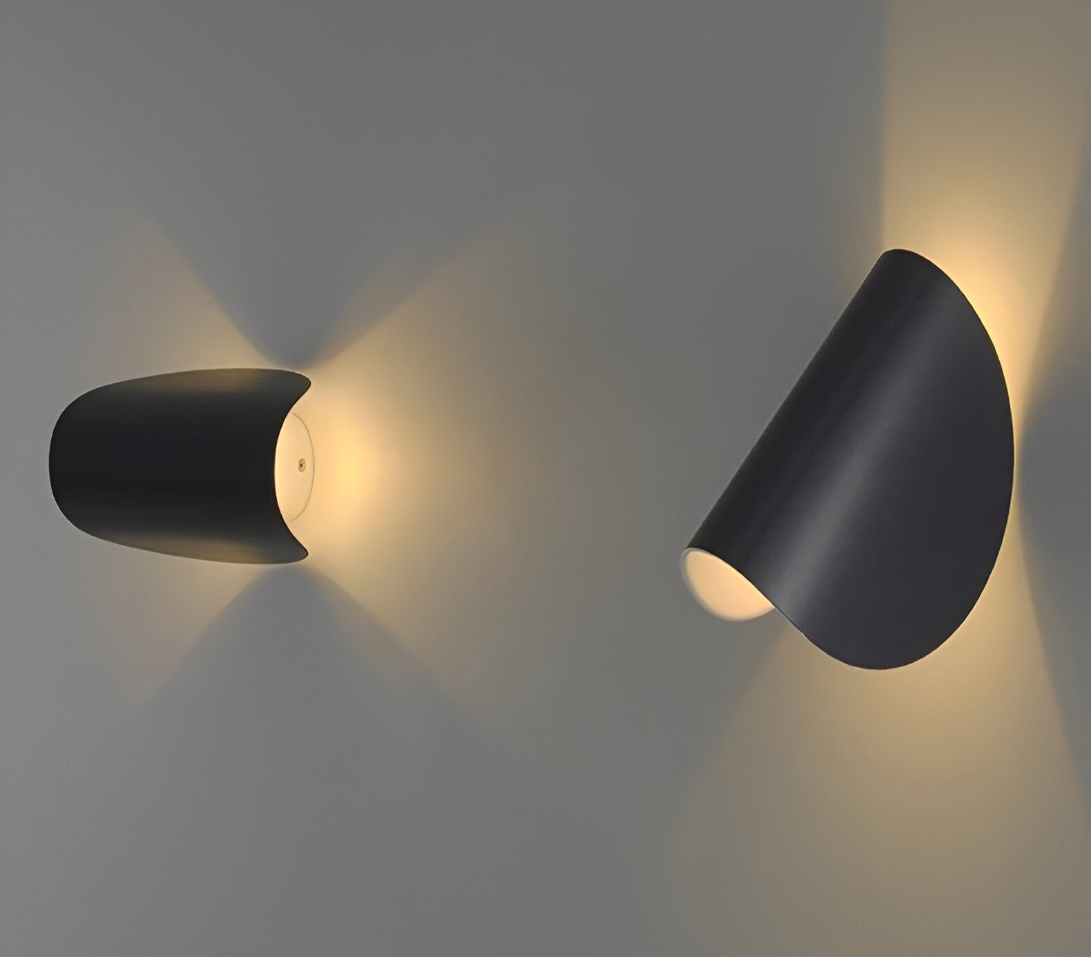Drehbare Metall-Wandlampe mit Gebogenem Design, Ideal für Jeden Raum