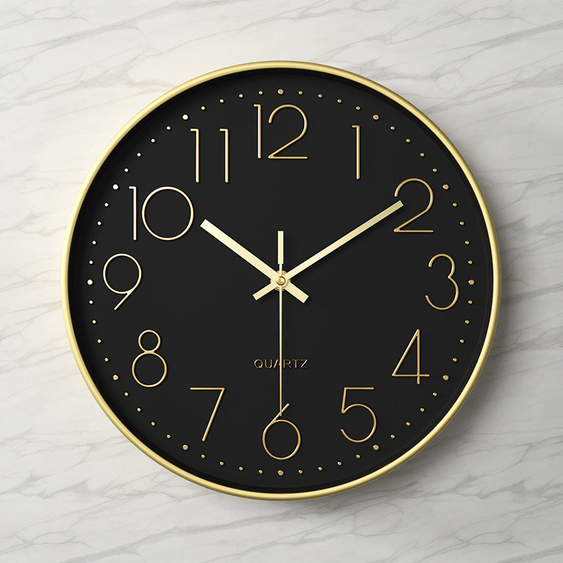 Elegante und geräuschlose Wanduhr mit erhabenen Ziffern