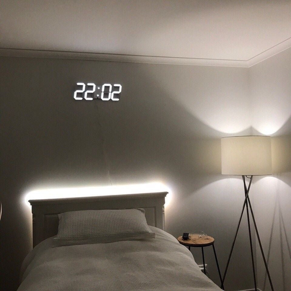 TimeGlow 3D LED Wanduhr – Digitale Uhr mit Einstellbarer Beleuchtung