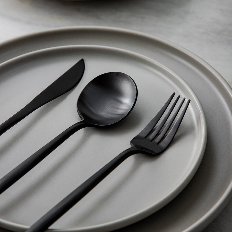 Minimalistisches Besteck aus Edelstahl – Eleganz im schlichten Design
