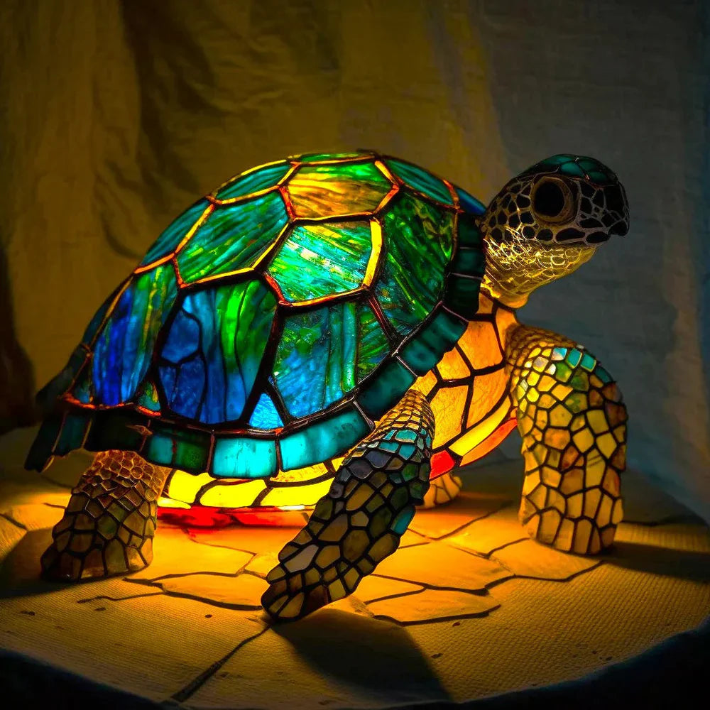 Bunte Glaslampe mit Tiermotiven für eine Künstlerische Atmosphäre