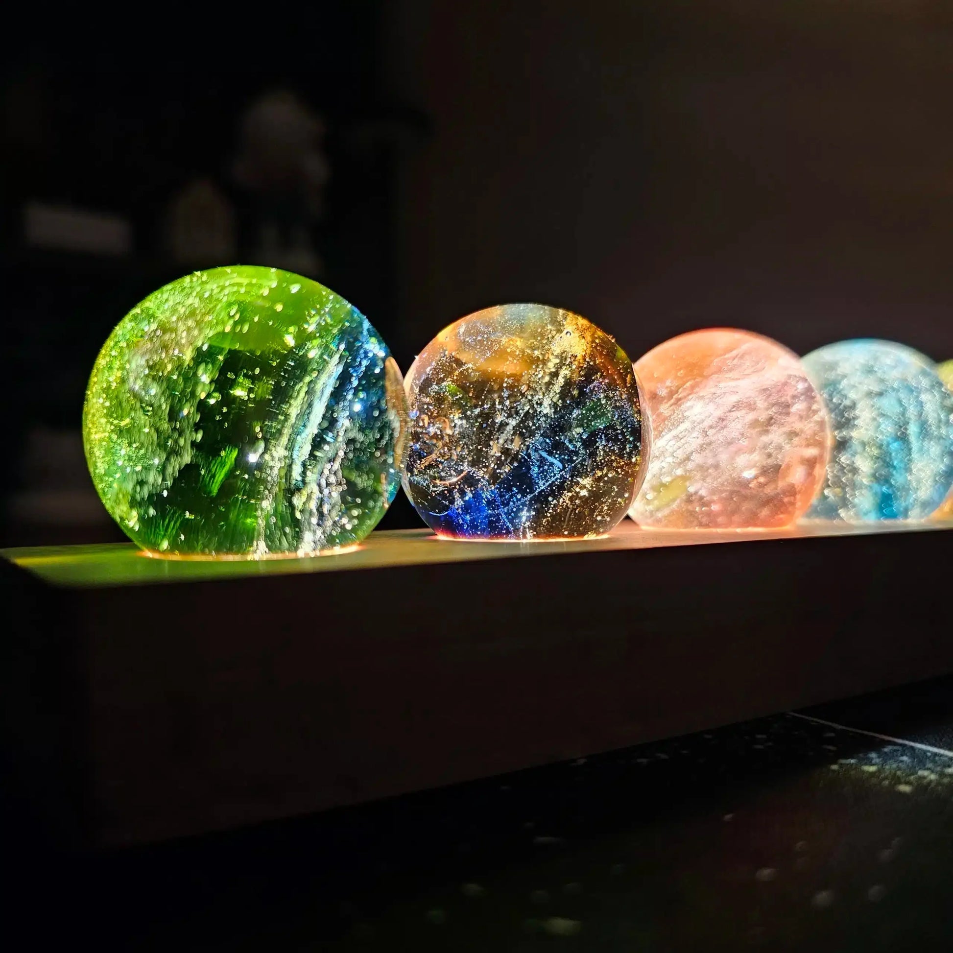 Kristalllampe mit kosmischen Lichteffekten
