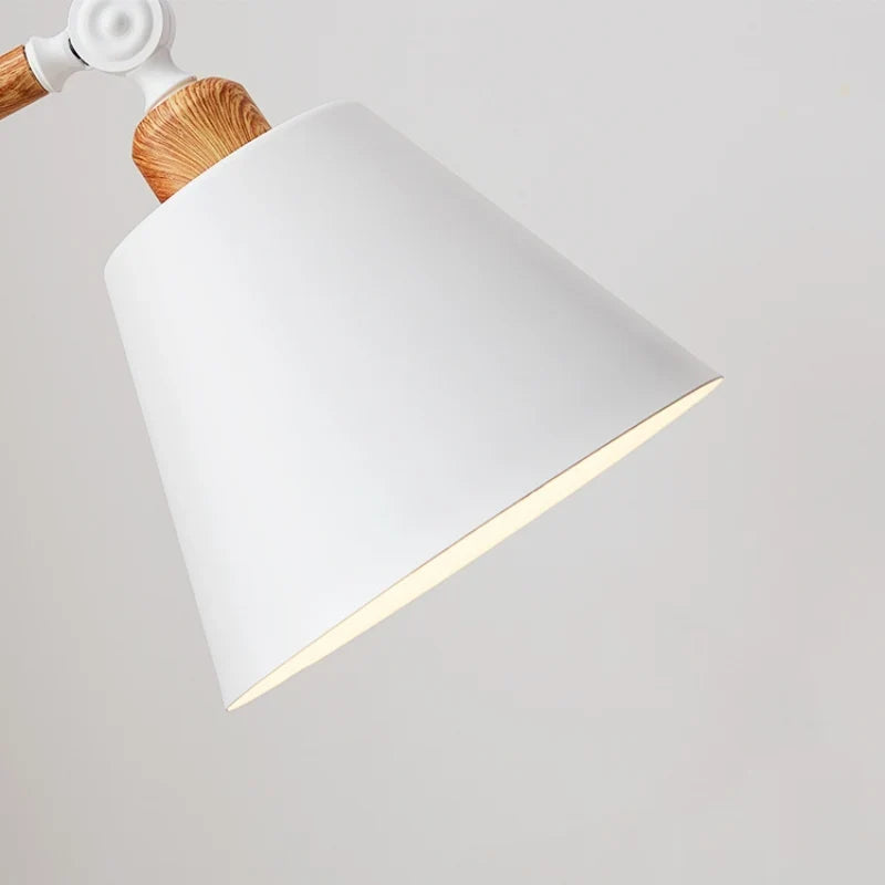 Nordic Stehlampe – Minimalistisches Design mit Verstellbarem Lampenkopf