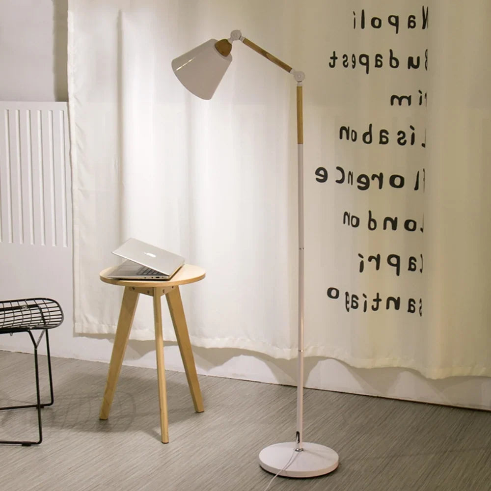 Nordic Stehlampe – Minimalistisches Design mit Verstellbarem Lampenkopf