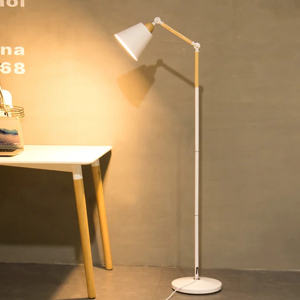 Nordic Stehlampe – Minimalistisches Design mit Verstellbarem Lampenkopf
