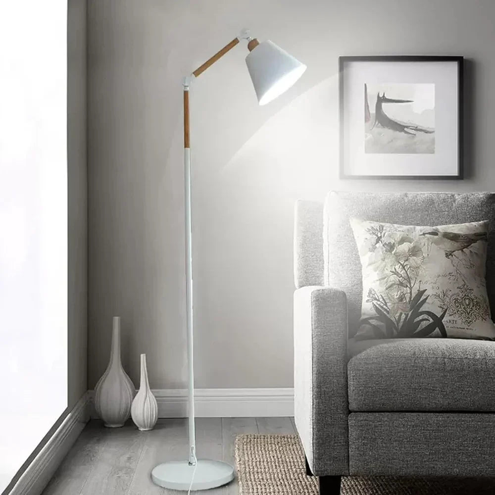 Nordic Stehlampe – Minimalistisches Design mit Verstellbarem Lampenkopf