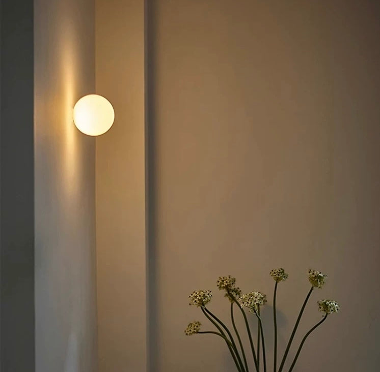 Moderne Frosted Glass Globe LED Wandleuchte 1-Licht
