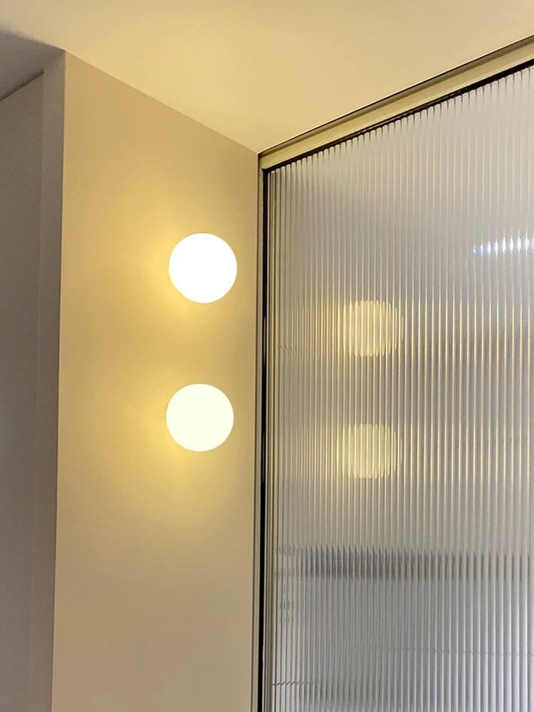 Moderne Frosted Glass Globe LED Wandleuchte 1-Licht