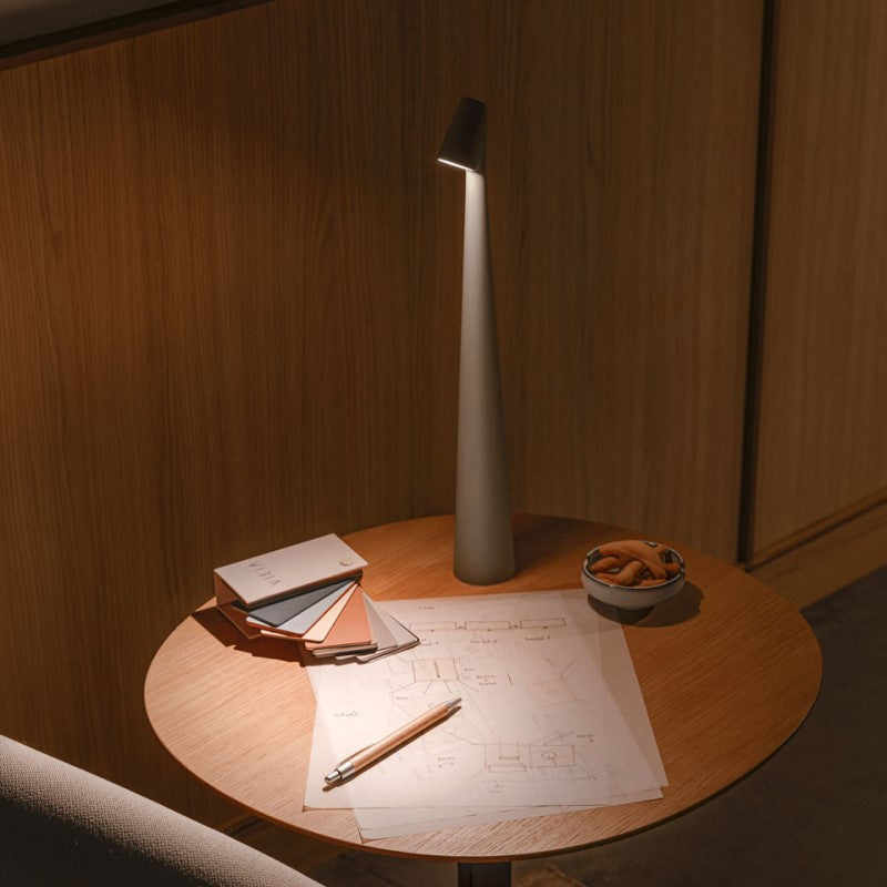 Minimalistische Leuchte für modernes Wohndesign