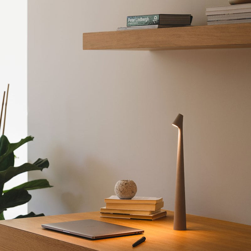 Minimalistische Leuchte für modernes Wohndesign