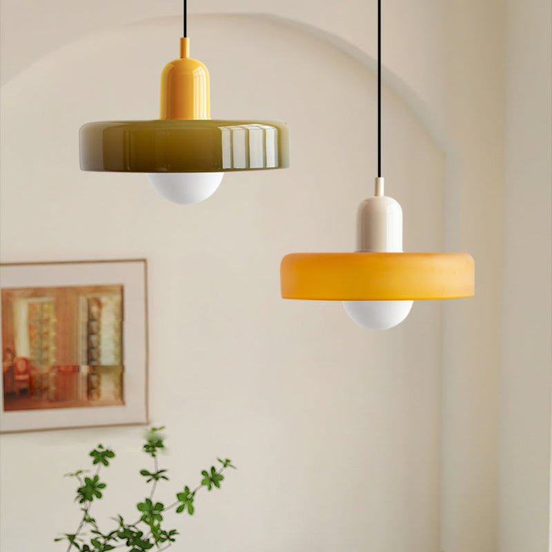 Bauhaus Hängeleuchte aus Buntglas für modernes Interieur