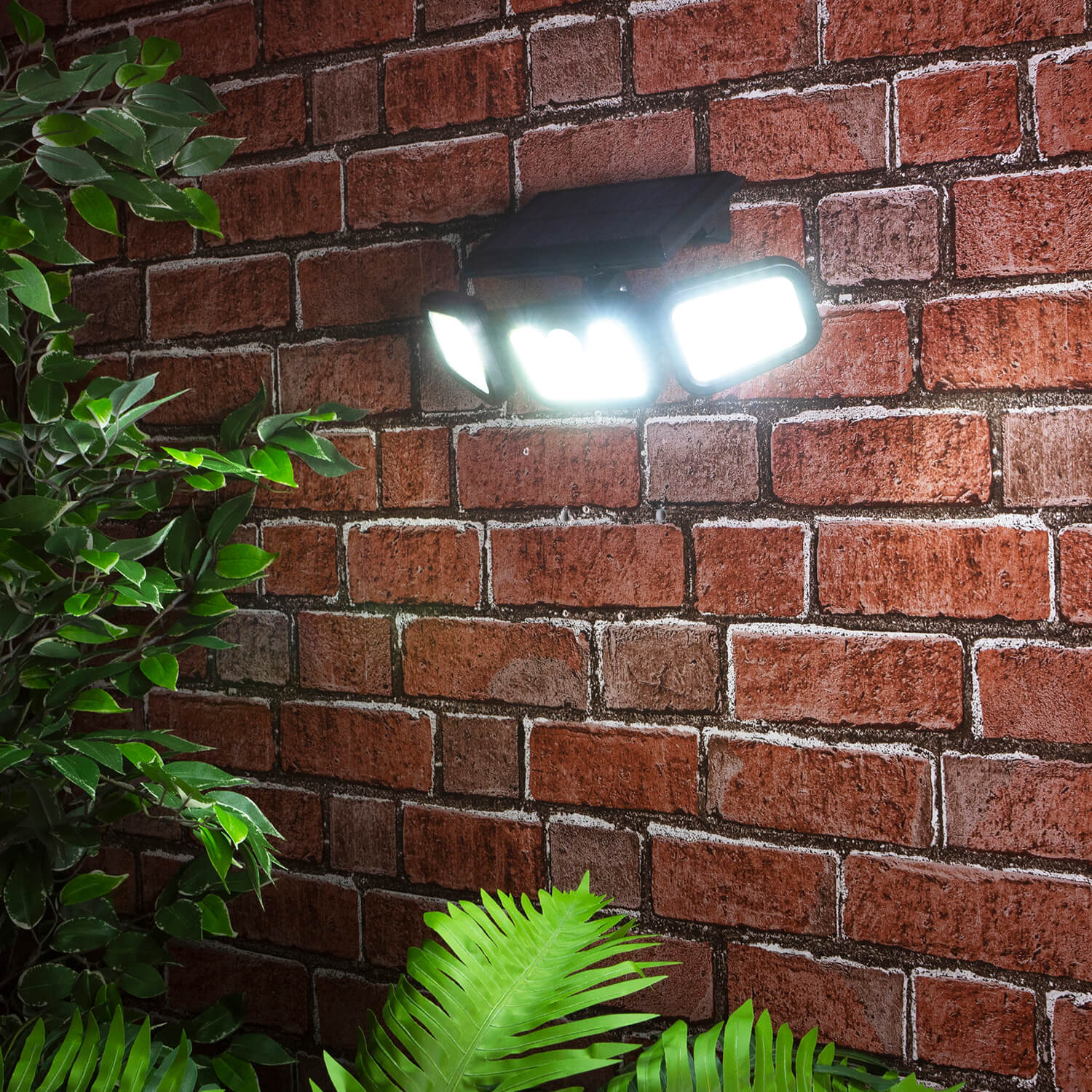 SunGuard Dreifach LED Solar Wandlampe | Beleuchten Sie Ihren Außenbereich mit smarter Effizienz
