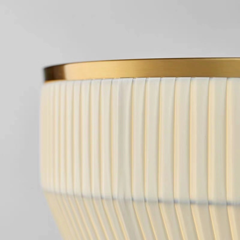 Elegante Stehlampe mit geometrischem Fuß – Höhenverstellbare Designlampe