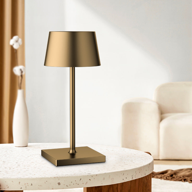 Kabellampe mit USB-Akku im modernen Design