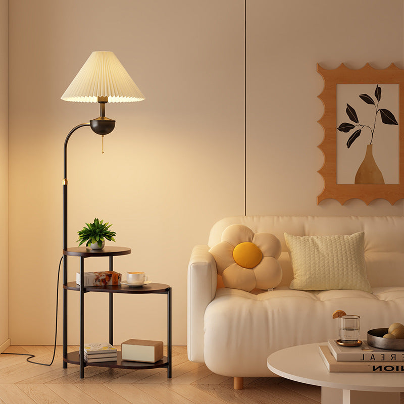 Stehlampe mit Beistelltisch – Platzsparende Designlampe für das Wohnzimmer