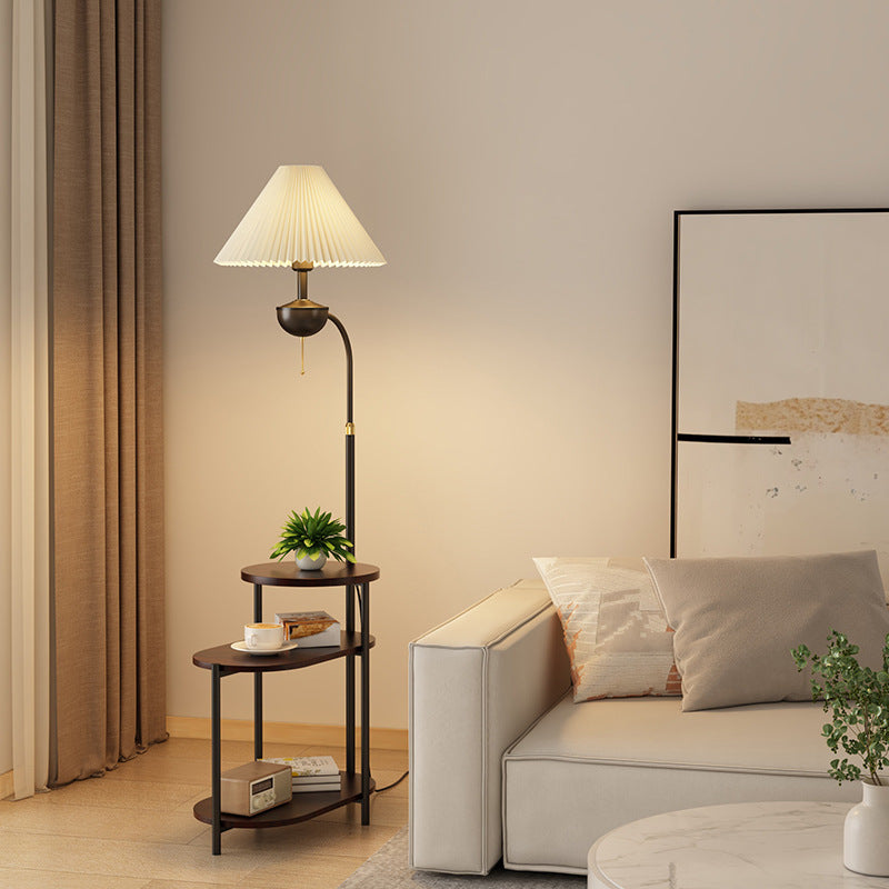 Stehlampe mit Beistelltisch – Platzsparende Designlampe für das Wohnzimmer