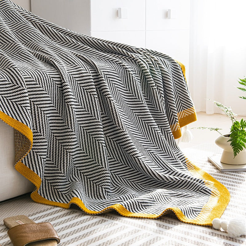 Strickdecke mit Fransen – Dekorative Sofadecke