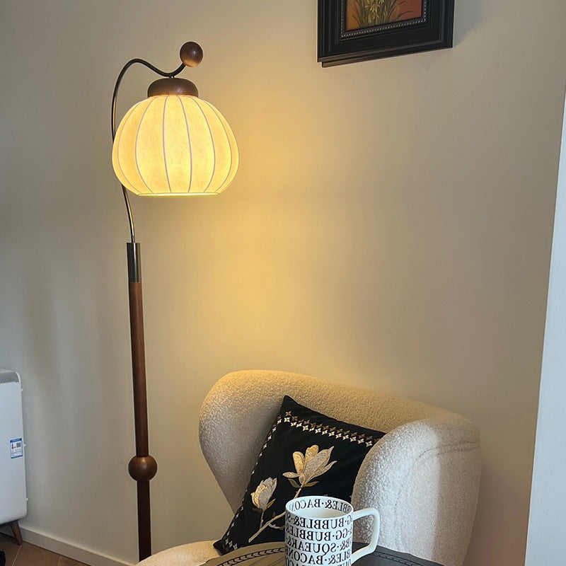 Gebogene Stehlampe mit Verstellbarem Lampenschirm – Moderne Designlampe