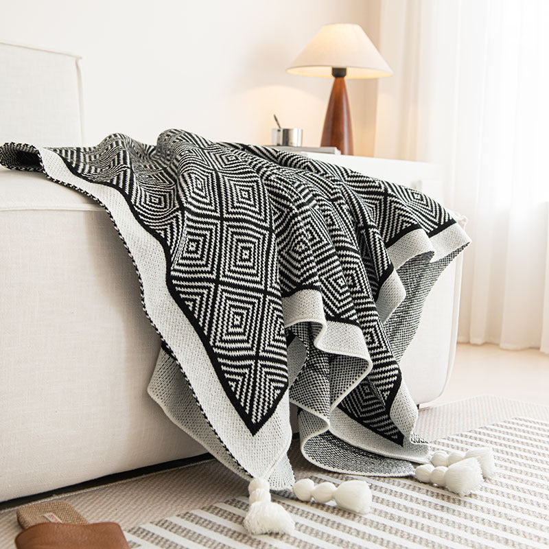 Strickdecke mit Fransen – Dekorative Sofadecke