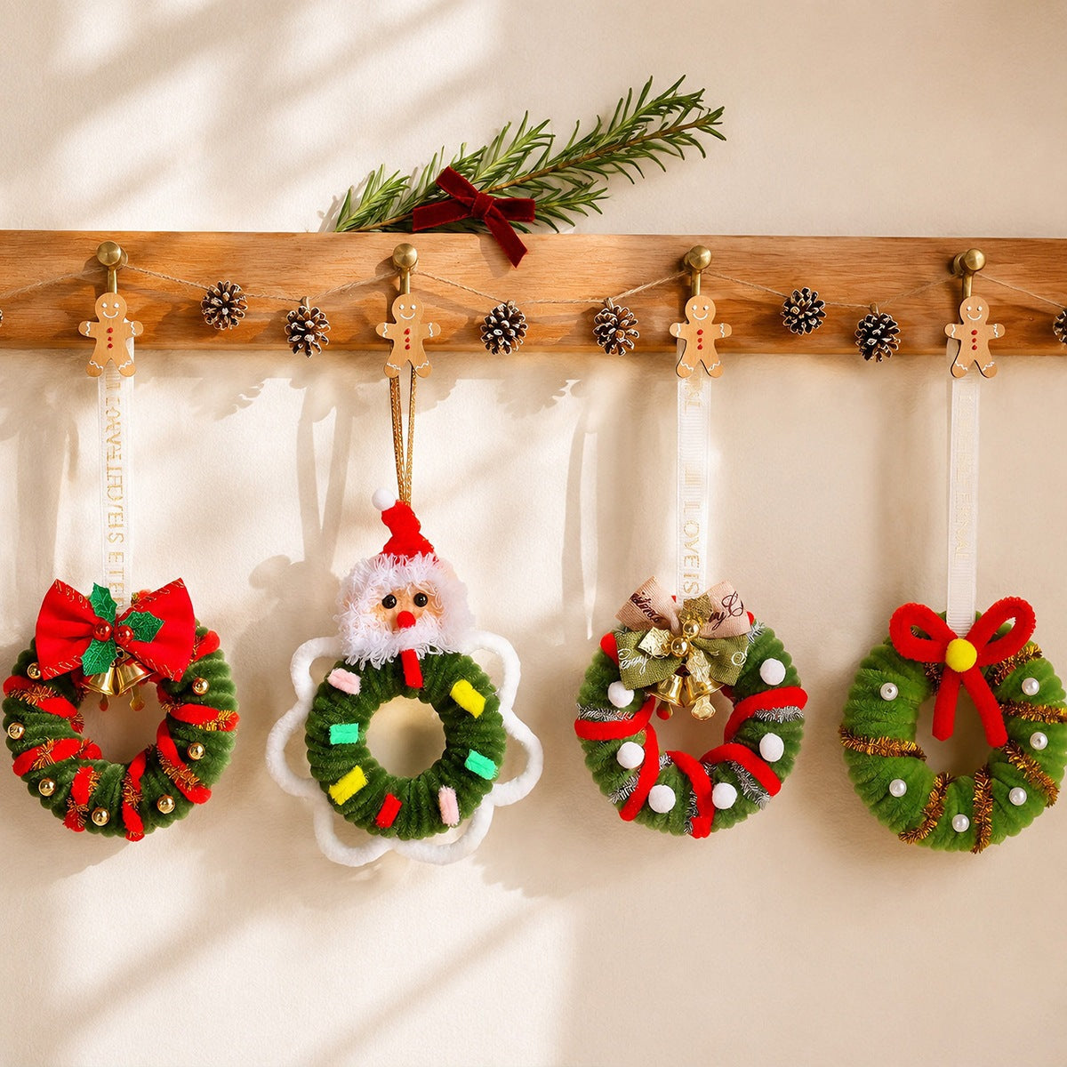 Dekorative Weihnachtskranz – Klassische Weihnachtsdekoration für Tür und Wand