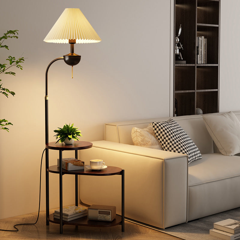 Stehlampe mit Beistelltisch – Platzsparende Designlampe für das Wohnzimmer