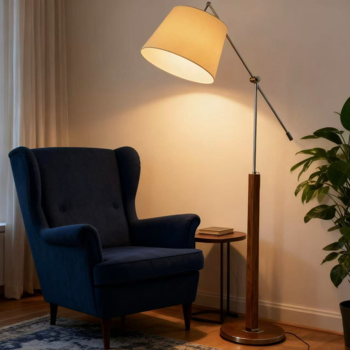 Verstellbare Stehlampe mit Dreharm – Funktionale Designlampe