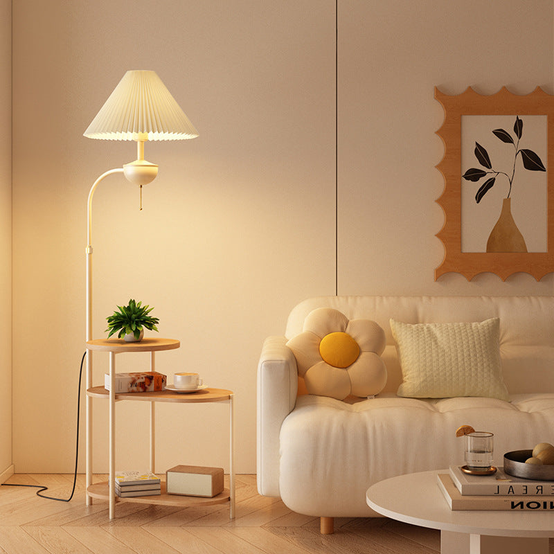Stehlampe mit Beistelltisch – Platzsparende Designlampe für das Wohnzimmer