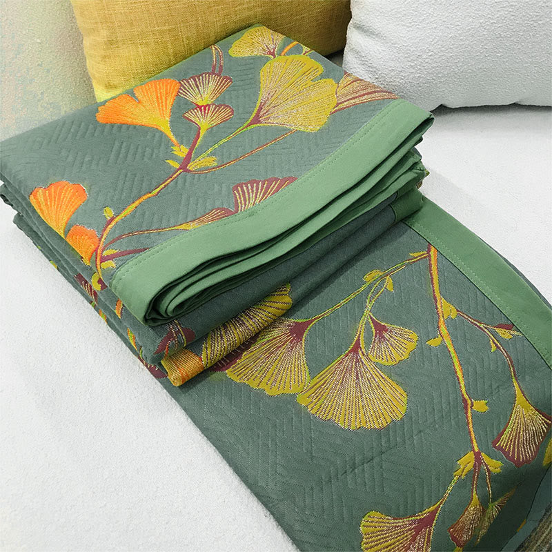 Umkehrbare Steppdecke mit Ginkgoblättern aus Jacquardbaumwolle