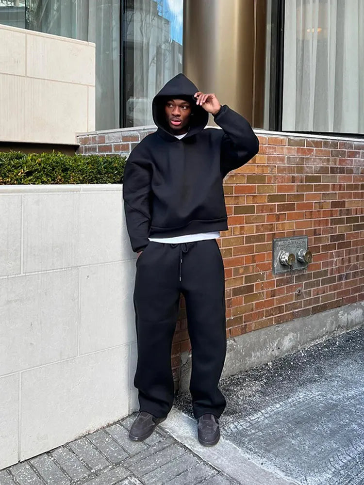 Lässiges Ensemble mit Kapuzenpullover und Jogginghose für Herren | Ideal für den Herbst