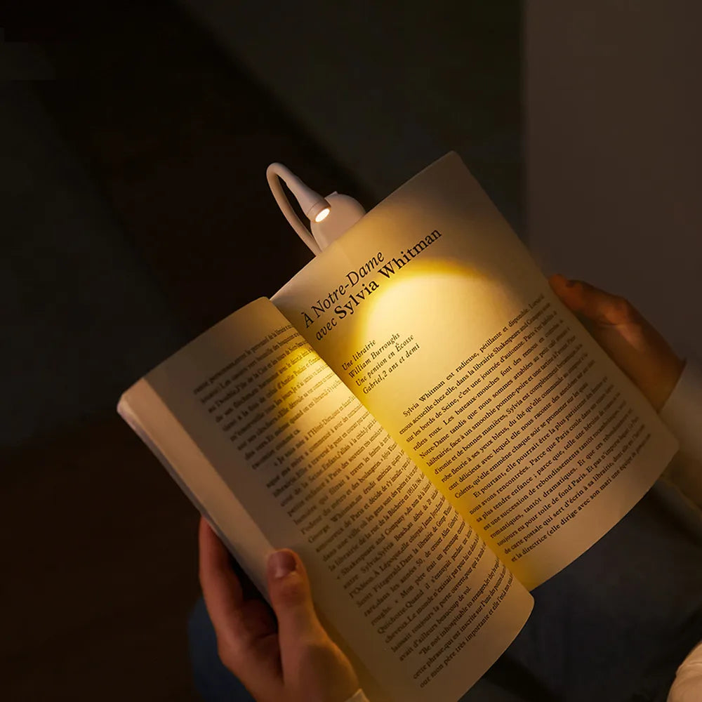 GlowLeaf – Clip-on Mini-Leselampe mit USB-Aufladung und 360° Rotation für nächtliches Lesen